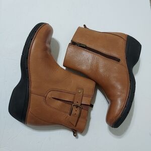 𝅺CLARKS unstructured leather booties